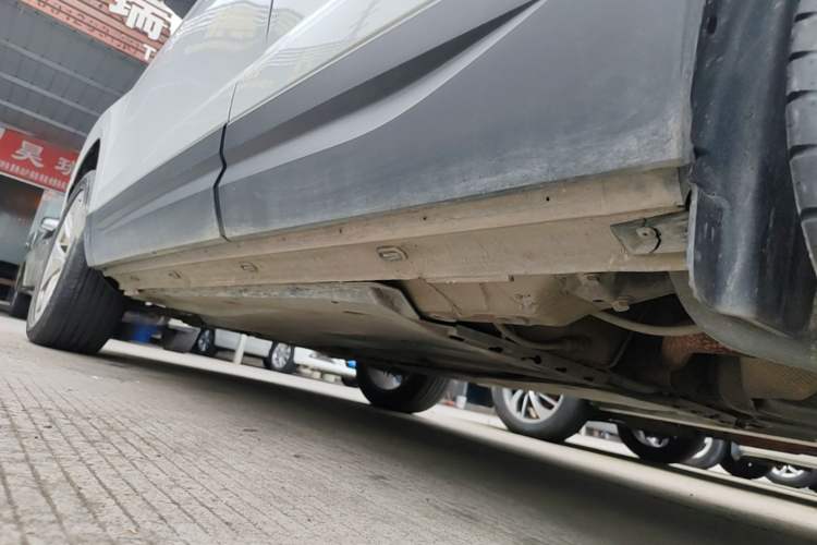 Used Jetta VS5 2023 280TSI Automatic Trend Edition Left Side Sill