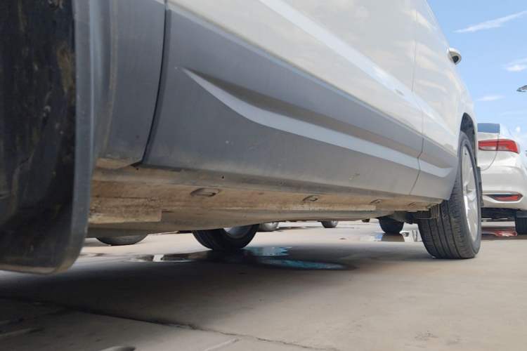 Used Jetta VS5 2023 280TSI Automatic Trend Edition Left Side Sill
