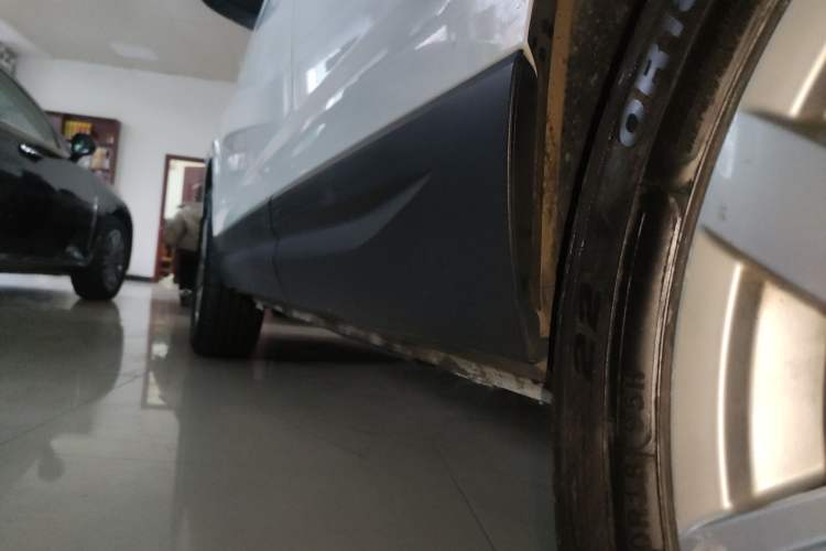 Used Jetta VS5 2023 280TSI Automatic Trend Edition Left Side Sill