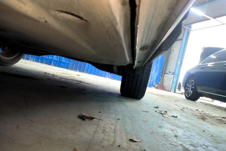 Used Jetta VS5 2023 280TSI Automatic Trend Edition Left Side Sill