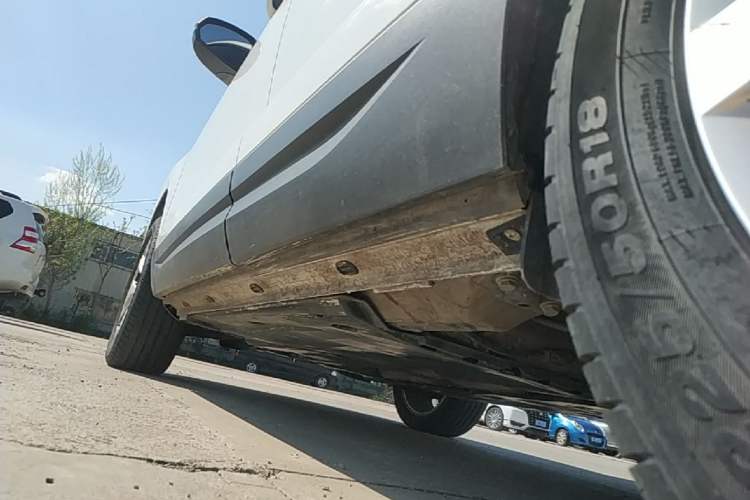 Used Jetta VS5 2023 280TSI Automatic Trend Edition Left Side Sill