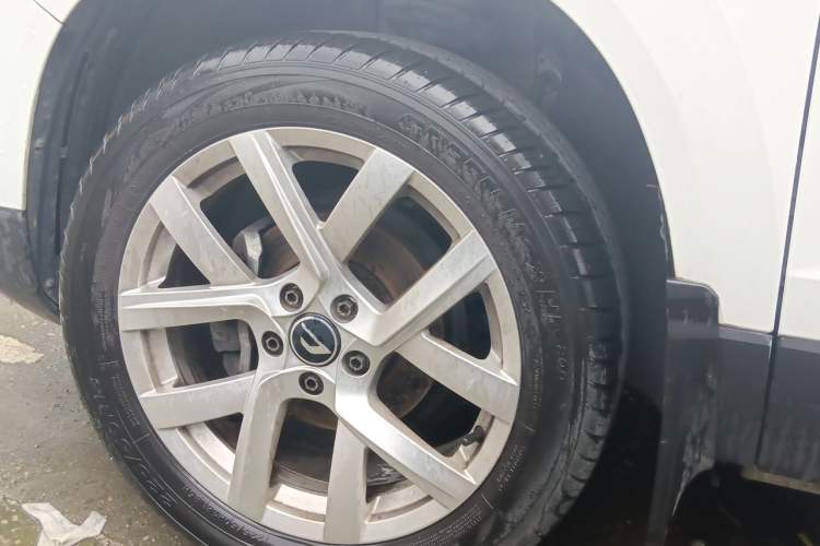 Used Jetta VS5 2023 280TSI Automatic Trend Edition Right Front Wheel Hub