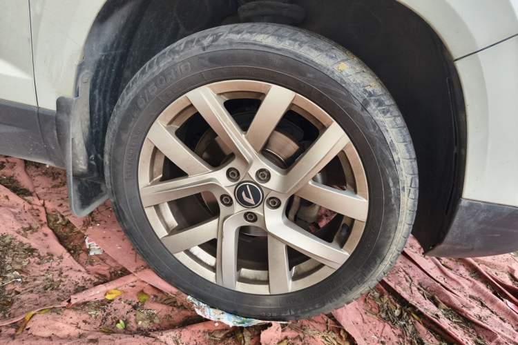 Used Jetta VS5 2023 280TSI Automatic Trend Edition Right Front Wheel Hub
