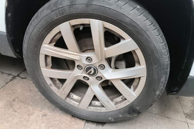 Used Jetta VS5 2023 280TSI Automatic Trend Edition Right Front Wheel Hub