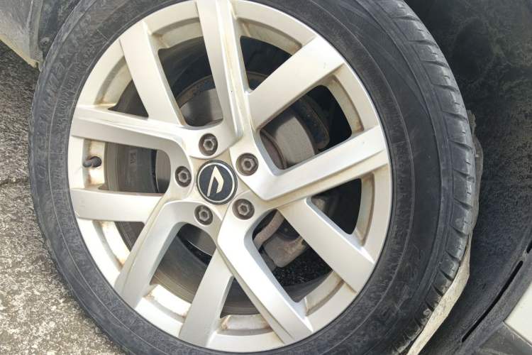 Used Jetta VS5 2023 280TSI Automatic Trend Edition Right Front Wheel Hub