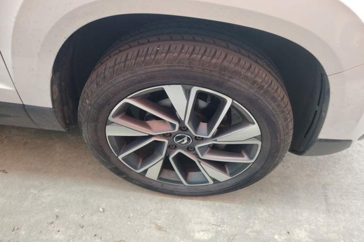 Used Jetta VS5 2023 280TSI Automatic Glory Edition Right Front Wheel Hub