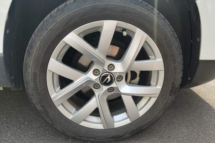 Used Jetta VS5 2023 280TSI Automatic Trend Edition Right Front Wheel Hub