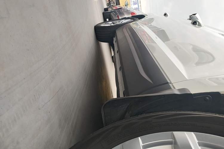Used Jetta VS5 2023 280TSI Automatic Trend Edition Right Side Sill