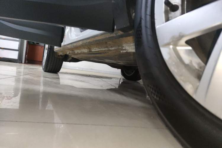 Used Jetta VS5 2023 280TSI Automatic Trend Edition Right Side Sill