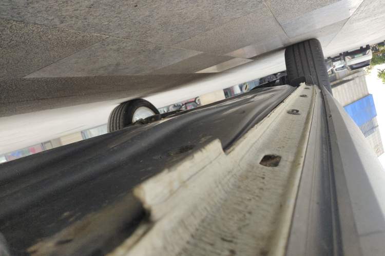 Used Jetta VS5 2023 280TSI Automatic Trend Edition Right Side Sill