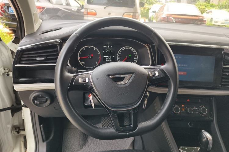 Used Jetta VS5 2023 280TSI Automatic Trend Edition Steering Wheel