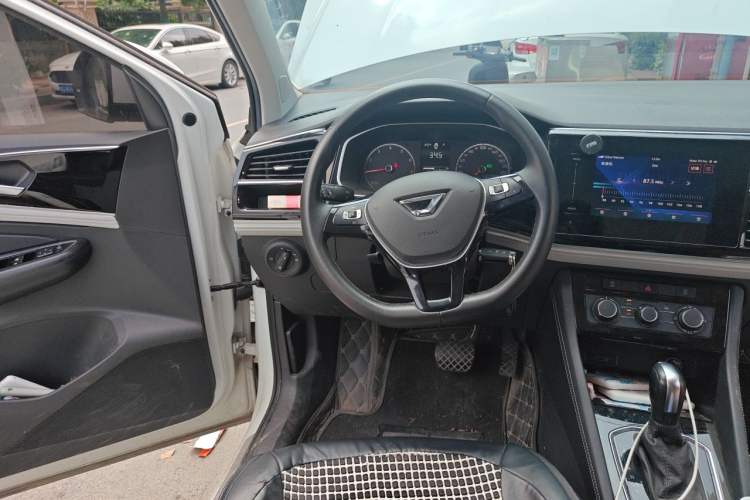 Used Jetta VS5 2023 280TSI Automatic Trend Edition Steering Wheel