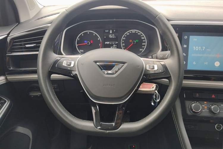 Used Jetta VS5 2023 280TSI Automatic Trend Edition Steering Wheel