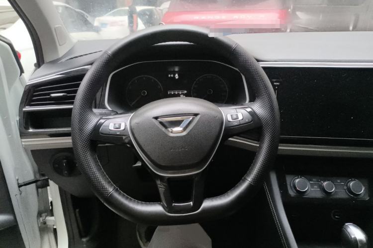 Used Jetta VS5 2023 280TSI Automatic Trend Edition Steering Wheel