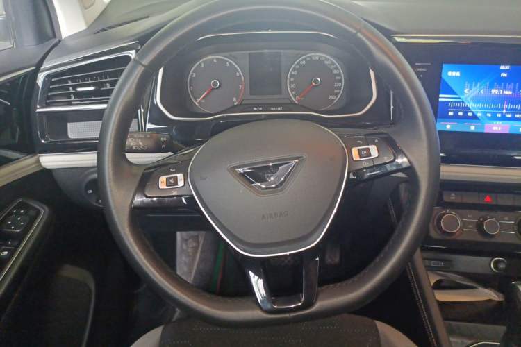Used Jetta VS5 2023 280TSI Automatic Trend Edition Steering Wheel