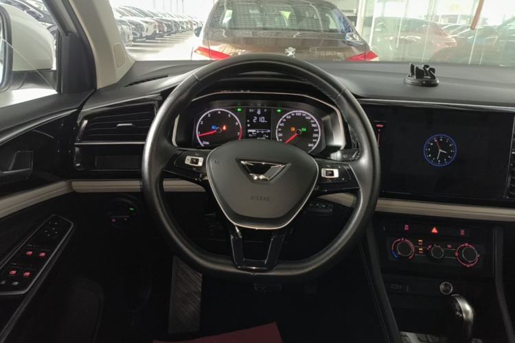 Used Jetta VS5 2023 280TSI Automatic Trend Edition Steering Wheel