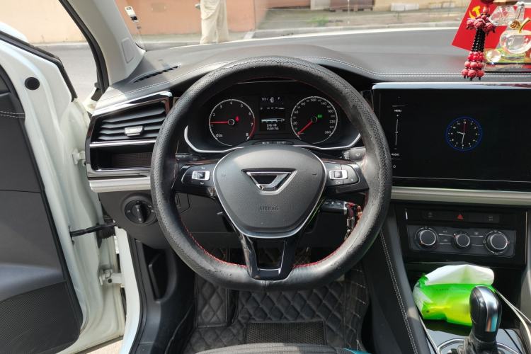 Used Jetta VS5 2023 280TSI Automatic Trend Edition Steering Wheel