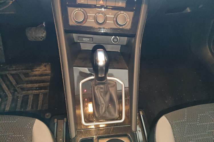 Used Jetta VS5 2024 280TSI Automatic Pioneer Edition Gear Lever