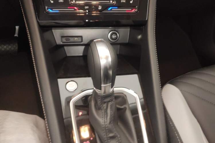 Used Jetta VS5 2024 280TSI Automatic Flagship High-Gloss Edition Gear Lever