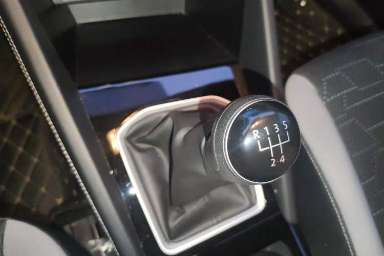 Used Jetta VS5 2024 280TSI Manual Pioneer Edition Gear Lever