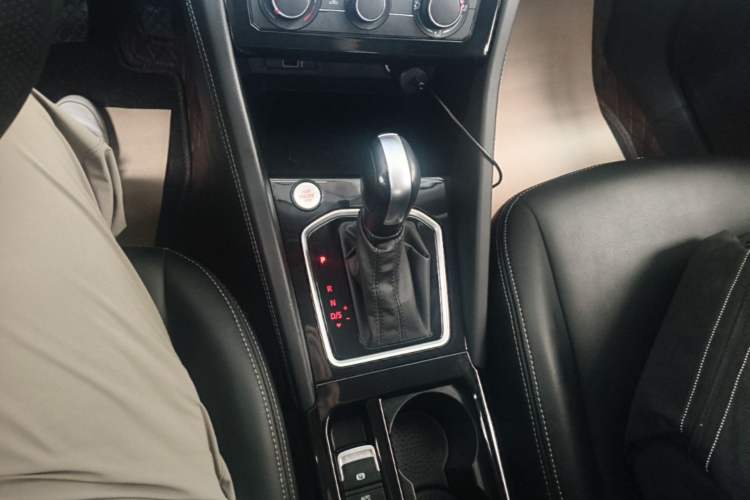 Used Jetta VS5 2024 280TSI Automatic Pioneer Edition Gear Lever
