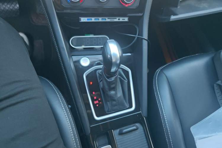 Used Jetta VS5 2024 280TSI Automatic Pioneer Edition Gear Lever