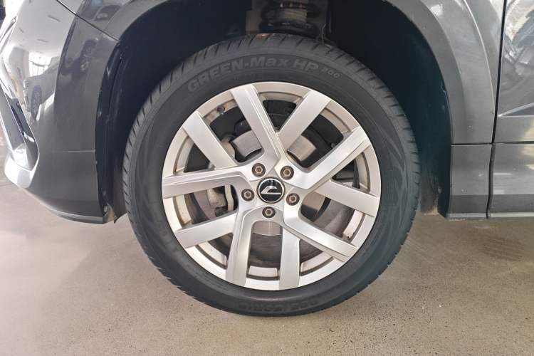 Used Jetta VS5 2024 280TSI Automatic Pioneer Edition Left Front Wheel Hub