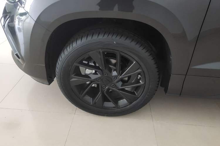 Used Jetta VS5 2024 280TSI Automatic Flagship High-Gloss Edition Left Front Wheel Hub