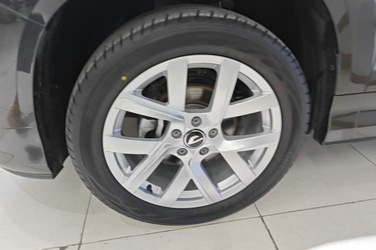 Used Jetta VS5 2024 Model, 5th Anniversary Edition Left Front Wheel Hub