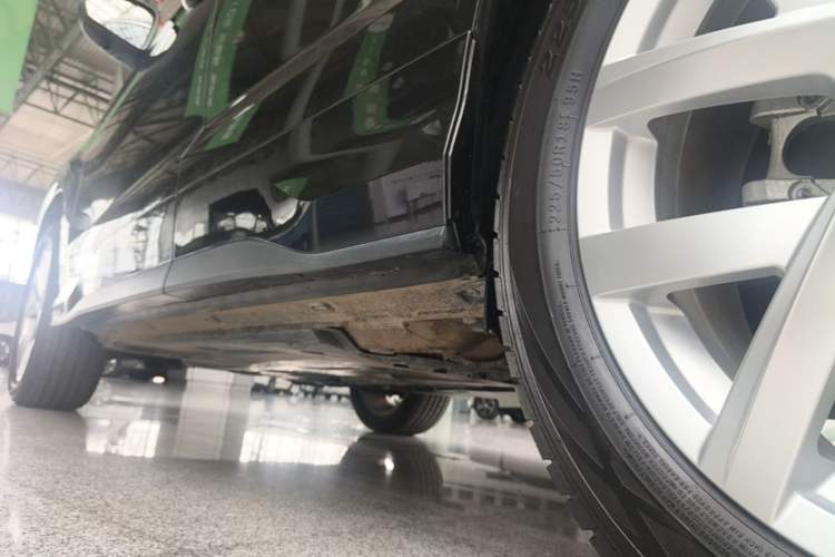 Used Jetta VS5 2024 280TSI Automatic Pioneer Edition Left Side Sill