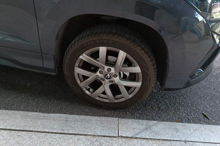 Used Jetta VS5 2024 280TSI Manual Pioneer Edition Right Front Wheel Hub