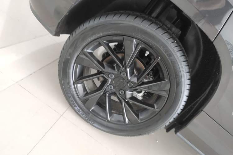 Used Jetta VS5 2024 280TSI Automatic Flagship High-Gloss Edition Right Rear Wheel Hub