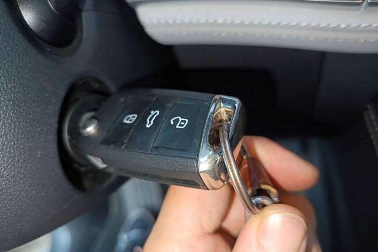 Used Jetta VS5 2024 280TSI Manual Pioneer Edition Vehicle Key