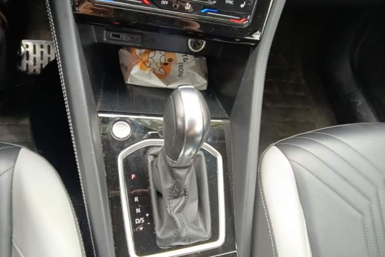 Used Jetta VS5 2024 280TSI Automatic Flagship High-Gloss Edition Gear Lever