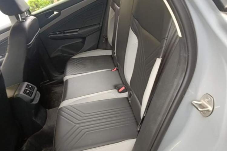 Used Jetta VS5 2024 280TSI Automatic Flagship High-Gloss Edition Left Rear Seat