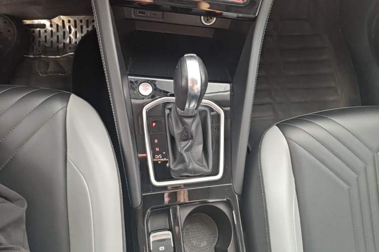 Used Jetta VS5 2024 280TSI Automatic Flagship High-Gloss Edition Gear Lever