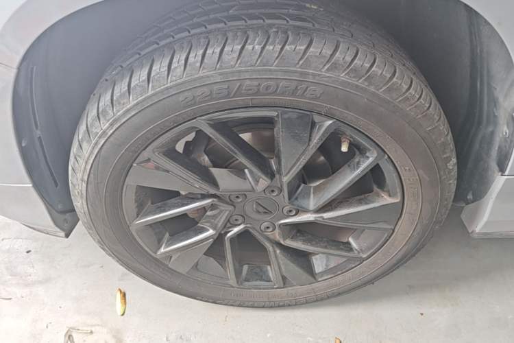 Used Jetta VS5 2024 280TSI Automatic Flagship High-Gloss Edition Left Front Wheel Hub