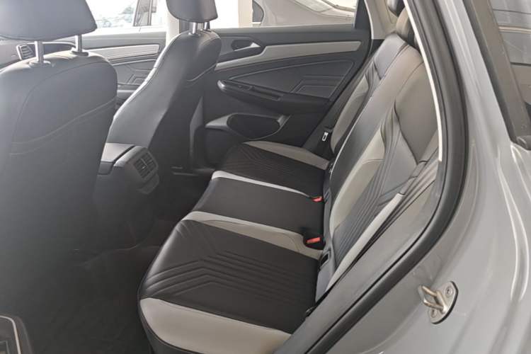 Used Jetta VS5 2024 280TSI Automatic Flagship High-Gloss Edition Left Rear Seat