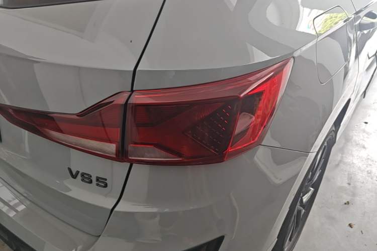 Used Jetta VS5 2024 280TSI Automatic Flagship High-Gloss Edition Right Rear Taillight