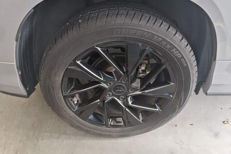 Used Jetta VS5 2024 280TSI Automatic Flagship High-Gloss Edition Right Rear Wheel Hub