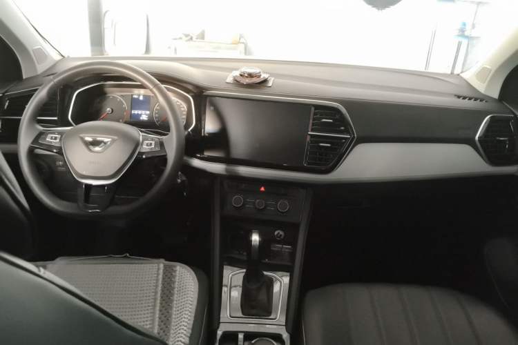 Used Jetta VS5 2024 280TSI Automatic Pioneer Edition Center Console