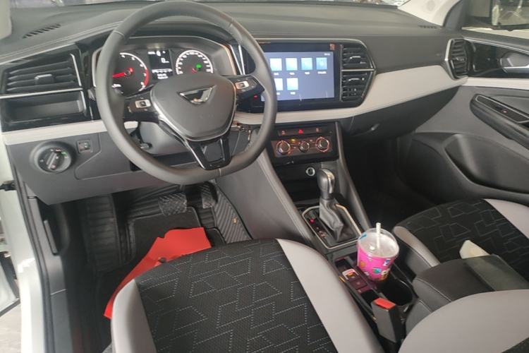 Used Jetta VS5 2024 280TSI Automatic Pioneer Edition Center Console