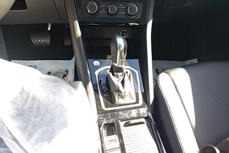 Used Jetta VS5 2024 280TSI Automatic Enjoyment Edition Gear Lever