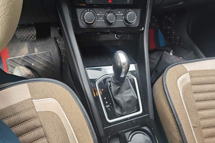 Used Jetta VS5 2024 280TSI Automatic Pioneer Edition Gear Lever