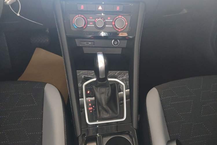 Used Jetta VS5 2024 Model, 5th Anniversary Edition Gear Lever
