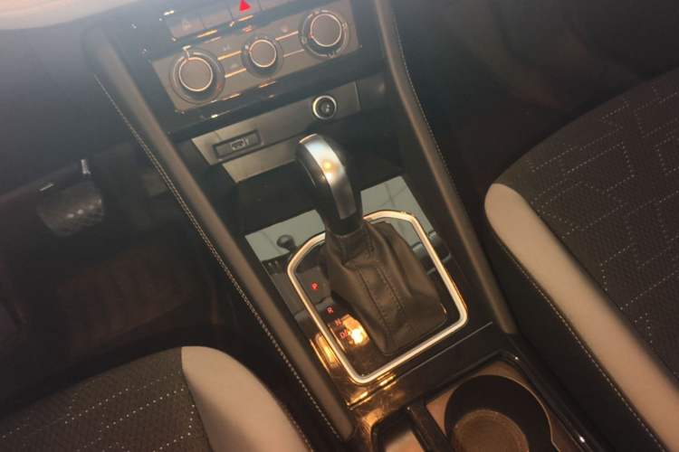 Used Jetta VS5 2024 Model, 5th Anniversary Edition Gear Lever