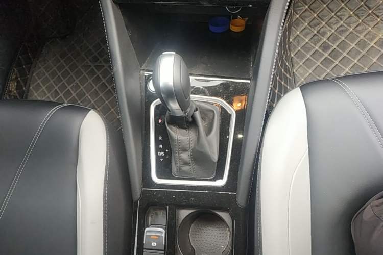 Used Jetta VS5 2024 280TSI Automatic Enjoyment Edition Gear Lever