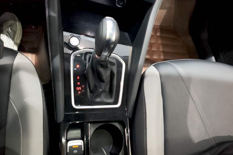 Used Jetta VS5 2024 280TSI Automatic Enjoyment Edition Gear Lever
