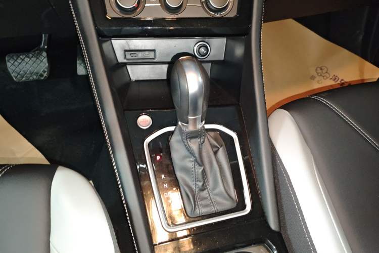 Used Jetta VS5 2024 280TSI Automatic Enjoyment Edition Gear Lever