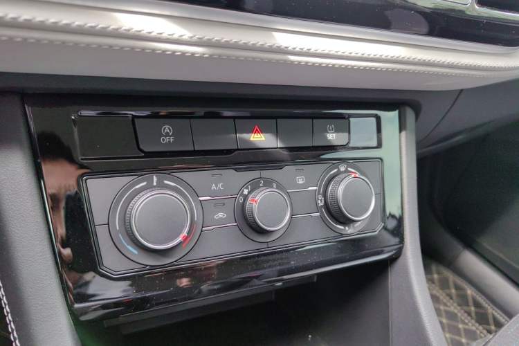 Used Jetta VS5 2024 280TSI Manual Pioneer Edition Interior 9